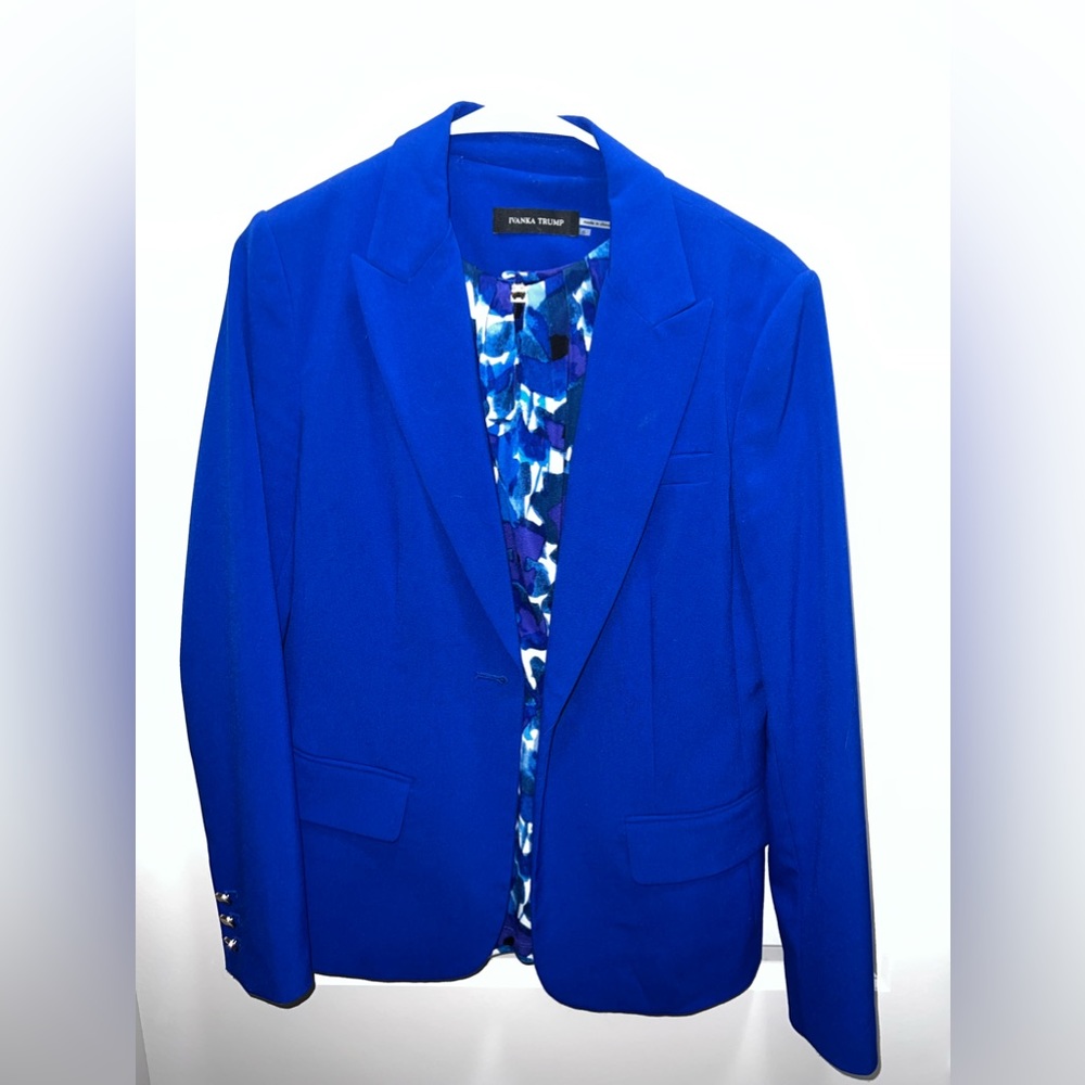 Ivanka Trump blazer and top set. Blazer is a size 6 and the top is a Small.